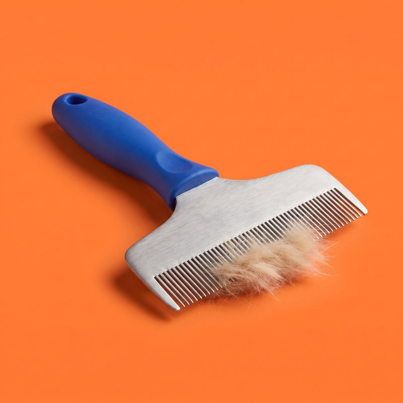 Cepillo quitapelo de muda Soyia con mango azul y pelo atrapado